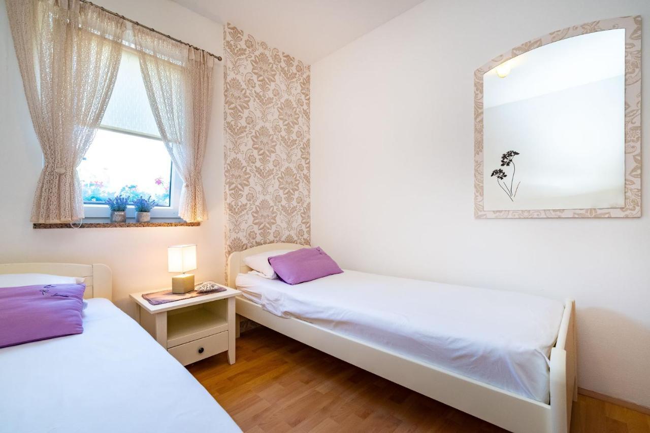 Apartments Milka Povljana Exterior photo